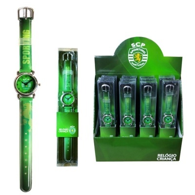 Relógios de pulso verdes do Sporting Clube de Portugal em embalagem individual e display de cartão verde.
