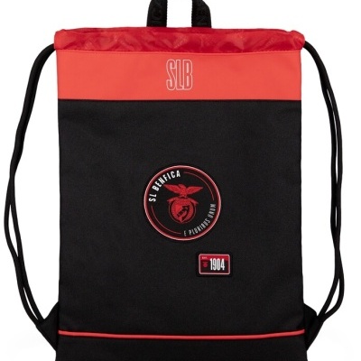 Mochila saco preta e vermelha com logotipo do SL Benfica e texto EST. 1904