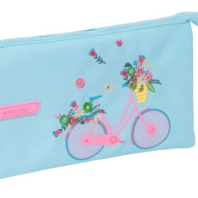 Estojo azul claro com estampa de bicicleta e flores, fecho com puxador rosa em flor.