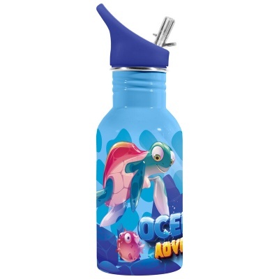Garrafa reutilizável azul claro com tampa azul e desenho de tartaruga marinha