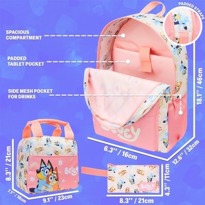 Mochila, bolsa e estojo rosa com estampado de personagens de desenho animado e texto BLUEY