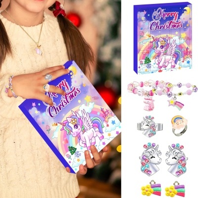 Calendário de advento de Natal com unicórnio e acessórios infantis coloridos.
