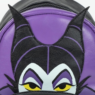 Mochila roxa com aplique preto e cores de personagem Maléfica