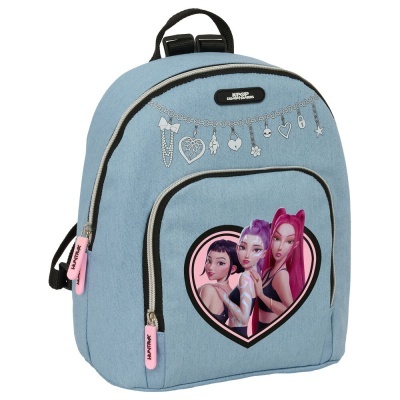 Mochila azul clara com personagens femininas em coração rosa e detalhes de corrente prateada
