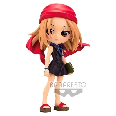 Figura colecionável anime com vestido negro e lenço vermelho