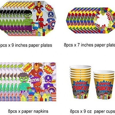 Conjunto de artigos de festa super-heróis com pratos, guardanapos e copos de papel coloridos