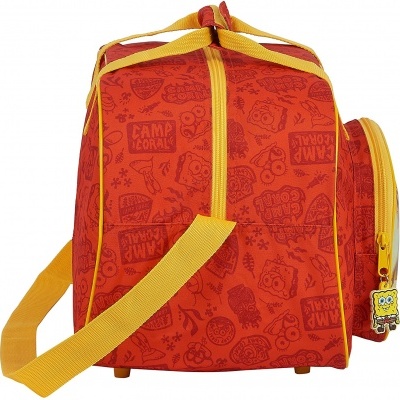 Mala vermelha com padrão gráfico do Bob Esponja e detalhes amarelos