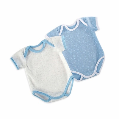 Dois bodies para bebé azuis e brancos com pequenas bolinhas e acabamentos contrastantes