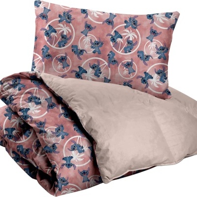 Conjunto de roupa de cama com padrão floral azul em fundo rosado e reverso bege