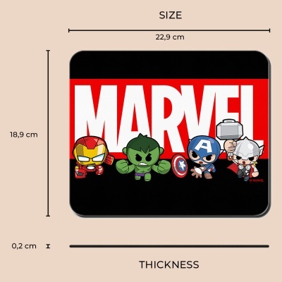 Tapete de rato Marvel com personagens cartoon e logo