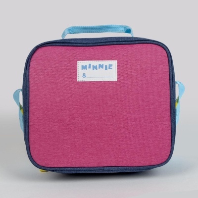 Bolsa quadrada cor-de-rosa com etiqueta branca 'MINNIE &'