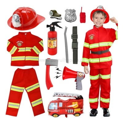 Conjunto de roupa e acessórios de bombeiro para criança em vermelho e amarelo.