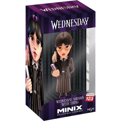 Figura colecionável da personagem Wednesday Addams com embalagem roxa e preta