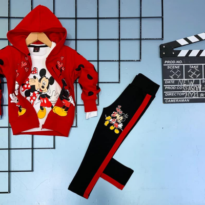 Fato de treino infantil com estampado Mickey Mouse em vermelho, branco e preto