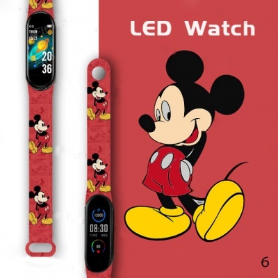 Relógio LED com bracelete vermelha com tema Mickey Mouse e mostrador digital colorido