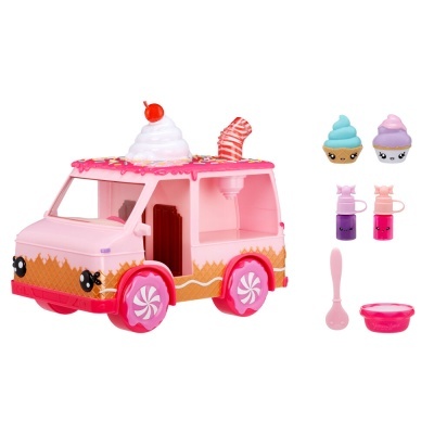 Carrinho de brinquedo cor-de-rosa com decoração de chantilly e acessórios de gelados pequenos