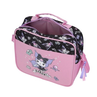 Saco rosa e preto com personagem Kuromi e estampas temáticas