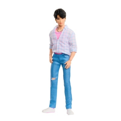 Boneco masculino com roupa casual colorida sobre fundo branco