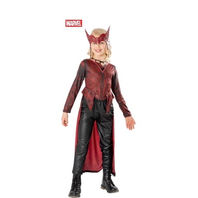 Criança com fantasia Marvel vermelha e preta com máscara e capa