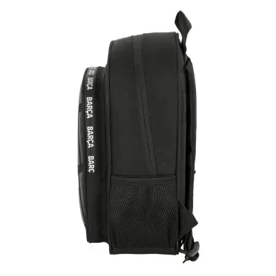 Mochila preta com bolsos e faixa com texto BARÇA