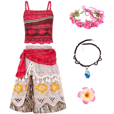 Conjunto de roupa com top, saia longa e acessórios florais e colares sobre fundo branco