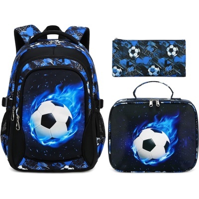 Conjunto escolar azul e preto com bola de futebol e fogo azul