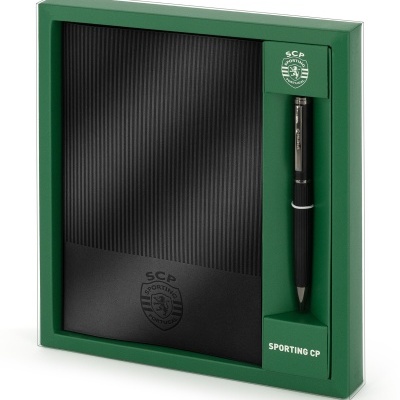 Conjunto de presente Sporting CP com caderno preto e caneta na caixa verde