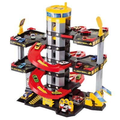 Parque de estacionamento de brinquedo com rampas vermelhas e carros em plástico