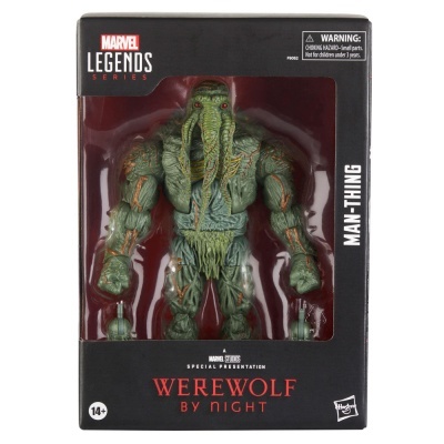 Figura de ação Marvel Legends Man-Thing em embalagem preta com janela transparente.