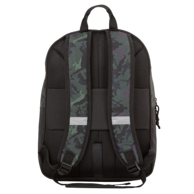 Mochila preta com alças camufladas e detalhes acolchoados