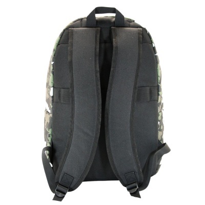 Mochila camuflada vista da parte traseira com alças pretas acolchoadas