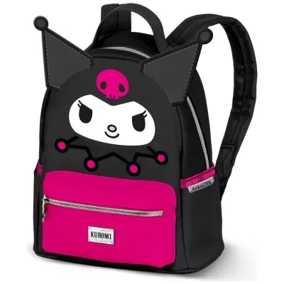 Mochila preta e rosa com personagem frontal e etiqueta KUROMI