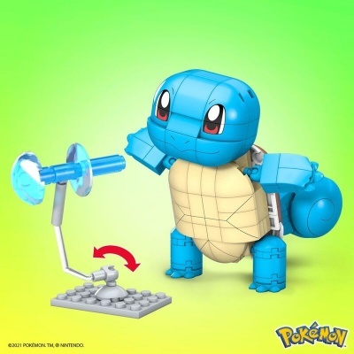 Figura de construção do Pokémon Squirtle azul com concha castanha clara e dispositivo translúcido