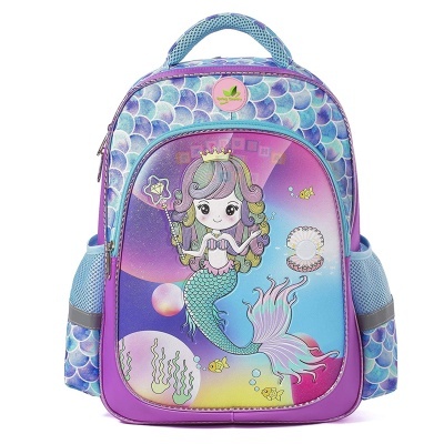 Mochila infantil lilás e azul com imagem de sereia colorida em bolso frontal