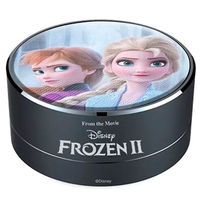 Caixa redonda preto com personagens do filme Frozen II no topo