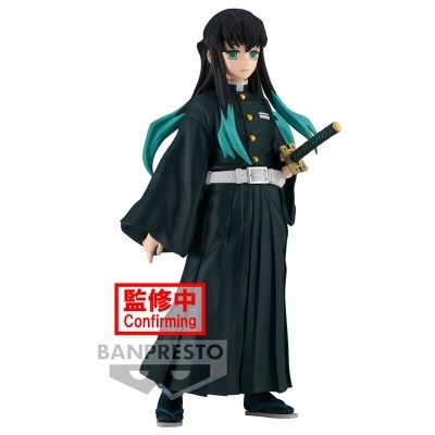 Figura de ação anime com casaco preto e espada