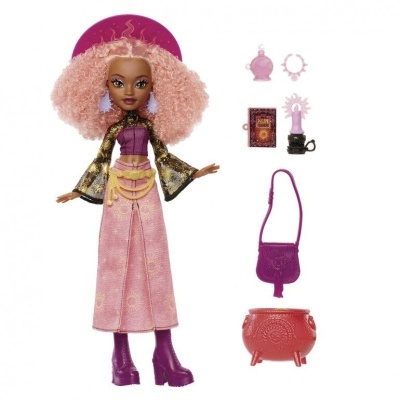 Boneca com roupas rosa, roxo e dourado e vários acessórios coloridos