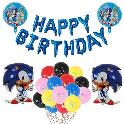 Decoração de festa com balões temáticos do Sonic e balões coloridos com escrita Happy Birthday.