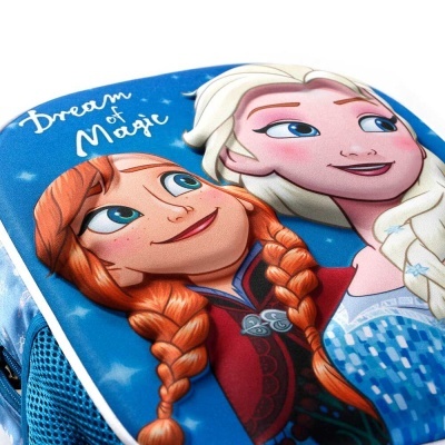 Mochila infantil azul com imagem das personagens Anna e Elsa de Frozen e texto Dream of Magic