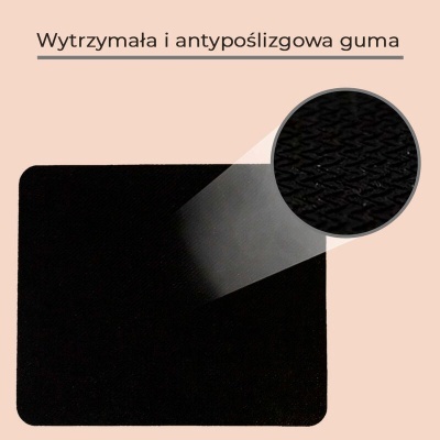 Produto de borracha preta resistente e antiderrapante com textura em padrão triangular