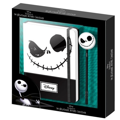Caixa com caderno e caneta de The Nightmare Before Christmas da Disney, com rosto sorridente preto e branco.