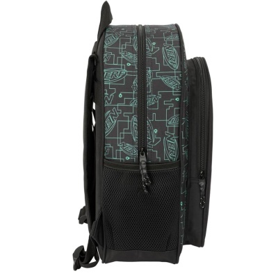 Mochila preta com padrão verde e bolso lateral de rede
