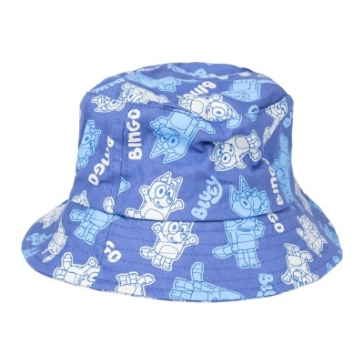 Chapéu bucket azul com padrão de desenhos animados e texto branco e azul claro