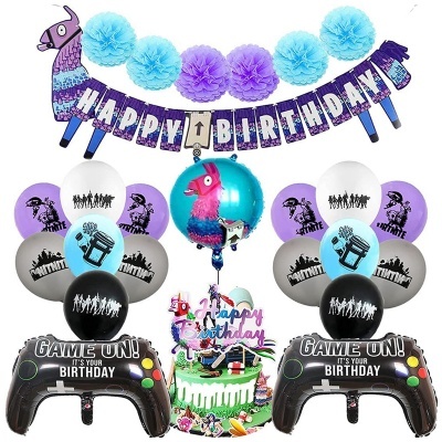 Decoração de festa de aniversário com balões coloridos e faixa HAPPY BIRTHDAY