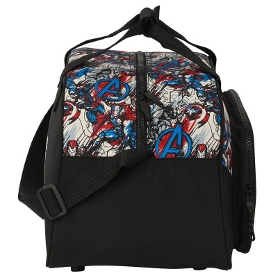 Mala de viagem preta com estampa dos Avengers e alças pretas ajustáveis