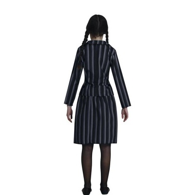 Vestido riscas pretas e cinzentas visto de costas com cinto largo