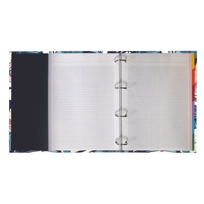 Caderno aberto com folhas quadriculadas e capa floral colorida.