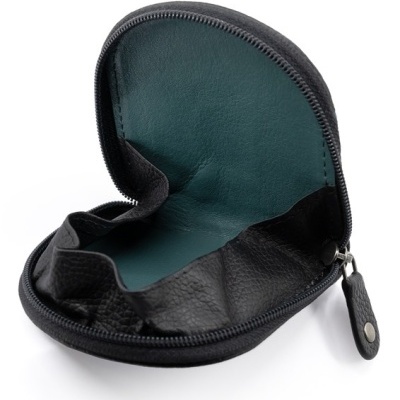 Bolsa pequena redonda preta com interior verde aberta