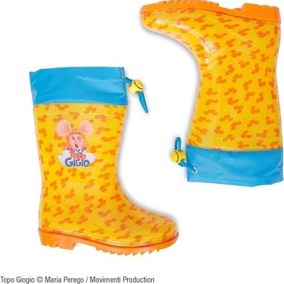 Galochas amarelas com padrão laranja e punho azul e emblema Topo Gigio