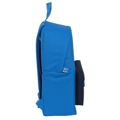 Mochila azul com bolso preto vista de perfil